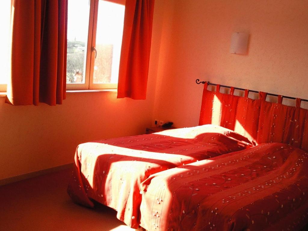 Logis L'Auberge Du Quercy Blanc Molières Exteriör bild